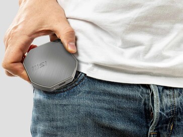 La unidad está diseñada para ocupar menos espacio en un bolsillo o en la bolsa de la cámara. (Fuente de la imagen: MSI)