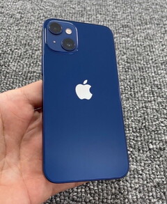 Un supuesto prototipo Apple de un iPhone 13 mini confirma los renders CAD que se han filtrado. (Fuente de la imagen: Weibo)