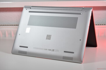 HP EliteBook 8 G1a 14: cubierta inferior