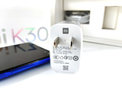 Un vistazo al cargador de 30 W incluido en el Redmi K30 5G