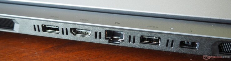 Parte posterior: USB-A 3.2 Gen 1, HDMI 2.1, Ethernet RJ45, USB-A 3.2 Gen 1, alimentación
