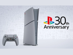 En la imagen, la consola y el mando de la edición limitada del 30 aniversario de Sony PlayStation (fuente de la imagen: PlayStation Direct)