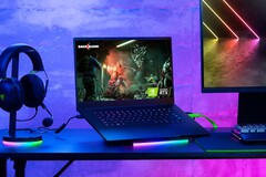 El Blade 15 (2023) está disponible en dos configuraciones en su lanzamiento. (Fuente de la imagen: Razer)