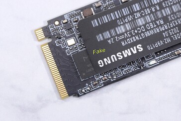 El Samsung falso luce un controlador Maxio, no Samsung.