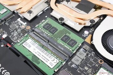 2 ranuras SODIMM accesibles. No notamos ningún ruido electrónico en nuestra unidad de prueba