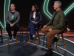 Phil Spencer (izquierda), Sarah Bond (centro) y Matt Booty (derecha) en un podcast de Xbox. (Fuente de la imagen: Xbox en YouTube)