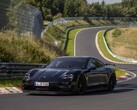 El prototipo del Porsche Taycan visto en el circuito de Nürburgring (Fuente de la imagen: Porsche)