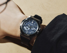 El Casio G-Steel GST-B1000D-2A con esfera azul, que se muestra en la imagen, ya está disponible en EE. UU.