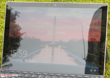 La Surface Pro 7 Plus al aire libre.
