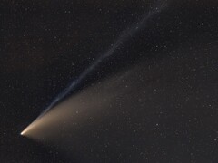 Imagen de un cometa mostrando sus dos colas. (Fuente de la imagen: JimBonser - Pixabay)