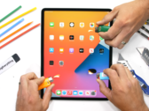 La nueva pantalla del iPad Pro estuvo más tiempo con el mechero que de costumbre. (Fuente: YouTube)