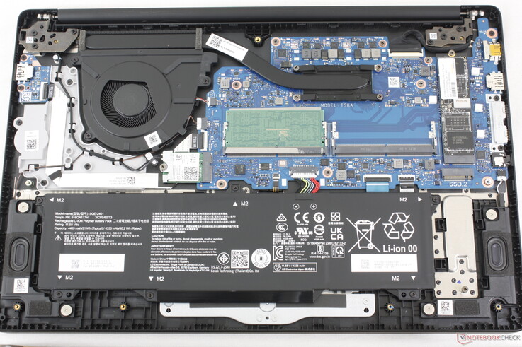 Placa base LG Gram 15U55T con dos SODIMM DDR5 y dos ranuras para SSD M.2 2280