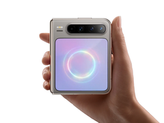 Un nuevo smartphone con &quot;IA&quot;. (Fuente de la imagen: Huawei)