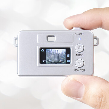 La Pieni M es la antítesis de las cámaras digitales modernas, pesadas y voluminosas, y pesa menos de un gramo. (Fuente: Kenko Tokina)