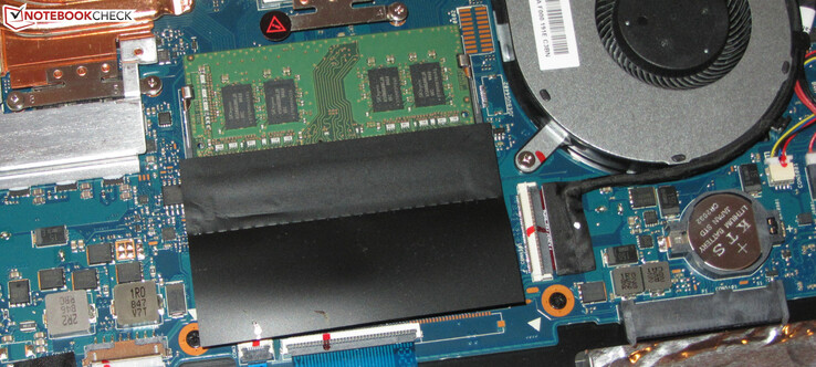 El TUF Gaming FX705DY tiene dos ranuras SO-DIMM