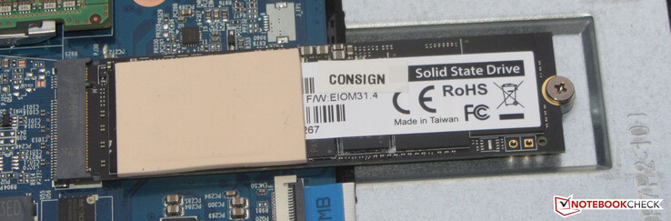 Un SSD PCIe-4 sirve como unidad del sistema.