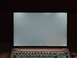Fuga de luz de fondo (aquí se muestra ampliada)