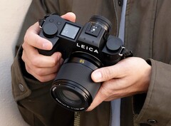 El nuevo Leica Summilux es considerablemente más pequeño y más asequible que su predecesor.