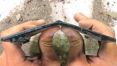 El Samsung Galaxy Z Fold8 Ultra pasa directamente de la prueba de resistencia al desmontaje con un costoso daño en la pantalla.