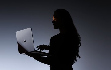El Surface Laptop Ultra pesa 2KG.