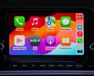 Pantalla de inicio de CarPlay con iconos de aplicaciones en la pantalla táctil de un Kia