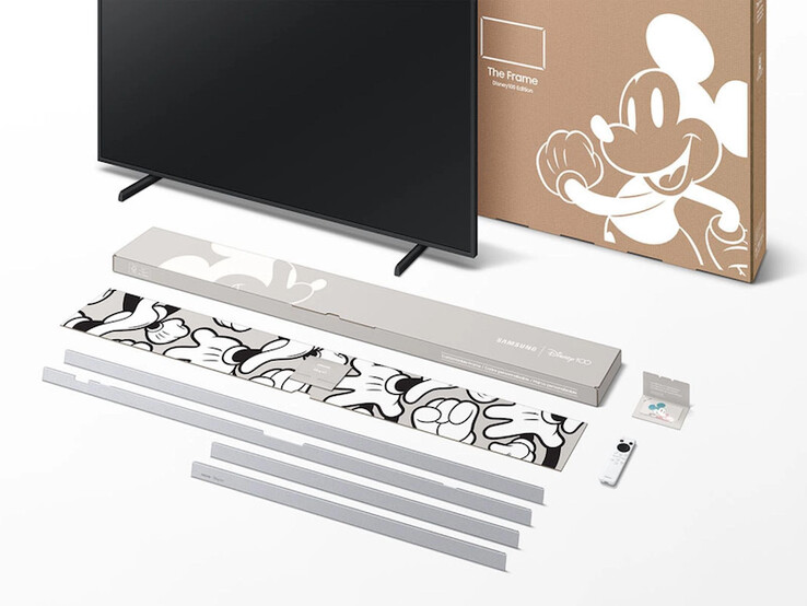 El televisor Samsung The Frame Disney100 Edition tiene biseles de platino personalizados y mando a distancia. (Fuente de la imagen: Samsung)