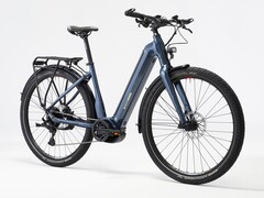 La bicicleta Decathlon Stilus E-Touring tiene una autonomía de 130 km. (Fuente de la imagen: Decathlon)