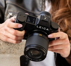 La Leica SL3-P se comercializa como una auténtica cámara versátil de formato completo.