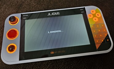 Al arrancar, todos los controles se iluminan mediante SmartGlow (Fuente de la imagen: Marc Zander, Notebookcheck)