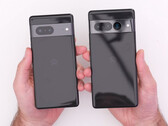 A los Pixel 7 y Pixel 7 Pro podría unirse el Pixel 7 Ultra en el evento de lanzamiento de hardware de octubre de este año. (Fuente de la imagen: Unbox Therapy)