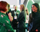 Una fotografía de la directora ejecutiva de Xbox, Asha Sharma, hablando con la BBC
