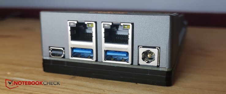 Frontal: 2x Gigabit-LAN, 2x USB-A 3.0, miniDP, alimentación