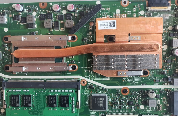 El ventilador de la caja no está integrado en el sistema de refrigeración de la CPU.