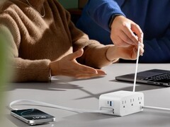 La estación de carga Anker Nano (7 en 1, 100 W) ya está disponible en color blanco (en la imagen). (Fuente de la imagen: Anker)