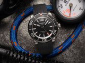El reloj de buceo Hanhart Aquasphere en negro mate ofrece 38 horas de reserva de marcha.