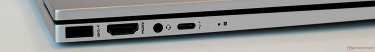 Izquierda: USB 3.2 Gen 1 Tipo-A (con carga), HDMI 2.0, toma de auriculares, USB 3.2 Gen 2 Tipo-C (con DisplayPort 1.4, HDMI 2.0, y Power Delivery 3.0), LED de actividad de la unidad