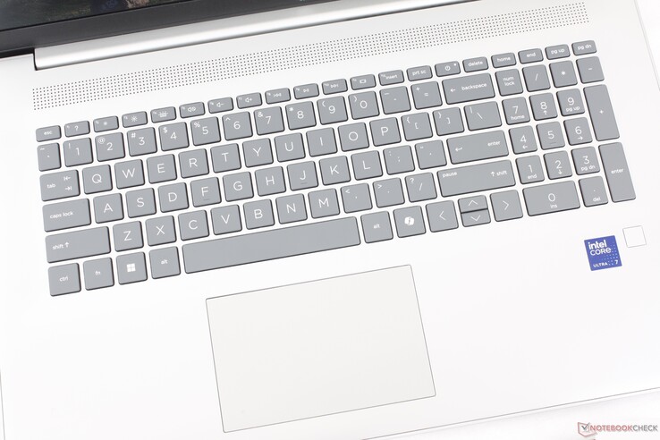 Aunque el clickpad es pequeño, de sólo 11 x 7,5 cm, la tracción y la respuesta son por lo demás suaves y cliqueantes, respectivamente