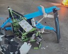Drone de reparto MK30 de Amazon estrellado. (Fuente de la imagen: ABC15 Arizona en YouTube)