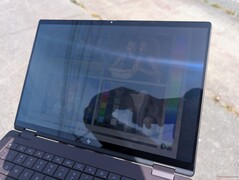Al aire libre, bajo la luz del sol