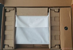 Material de embalaje parcialmente reciclado y fabricado con pasta de papel
