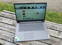 Lenovo V17 G2 ITL, unidad de prueba proporcionada por NBB.com (notebooksbilliger.de)