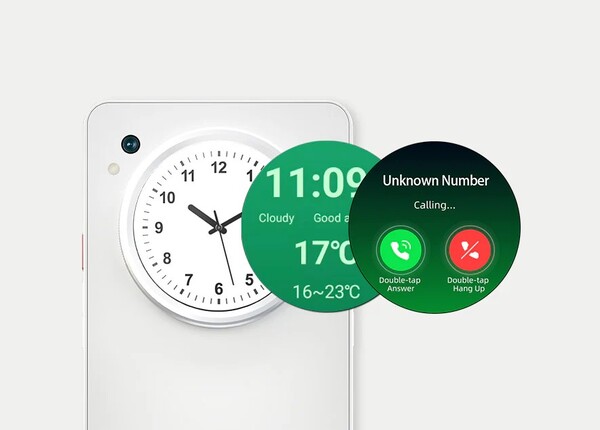 La pantalla en color de la parte trasera se puede utilizar para ver las notificaciones y como visor de la cámara.