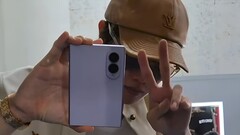 Ya se ha visto al cantante de BTS, J-Hope, sosteniendo el Samsung Galaxy Z Fold8 ante la cámara.