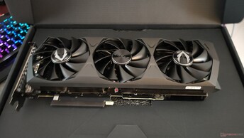 ¡Lo! Ahí está. El RTX 3090 Trinity en toda su gloria.