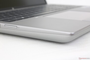 Materiales de aluminio anodizado similares a los de la mayoría de los modelos ZBook