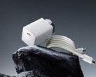 El nuevo cargador GaN de 100 W de OnePlus cuesta unos 28 dólares en China. En la imagen: el ladrillo y el cable incluido. (Fuente de la imagen: OnePlus)