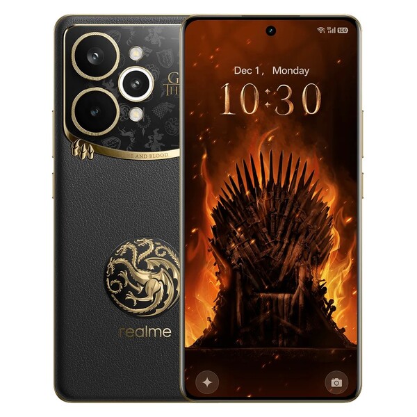 El Realme 15 Pro Game of Thrones Limited Edition tiene la parte trasera de cuero negro y detalles dorados. (Fuente de la imagen: Realme)