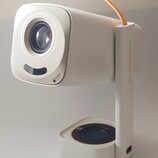 Przenośny projektor Yaber T1 Pro jest wyposażony w poręczny pasek do przenoszenia. (Źródło obrazu: Notebookcheck)