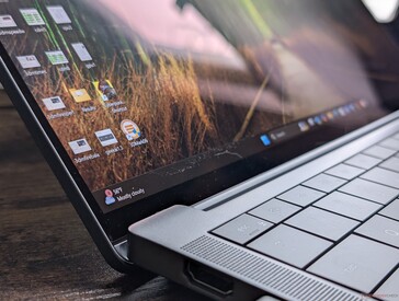 Están disponibles las opciones IPS no táctil y OLED táctil