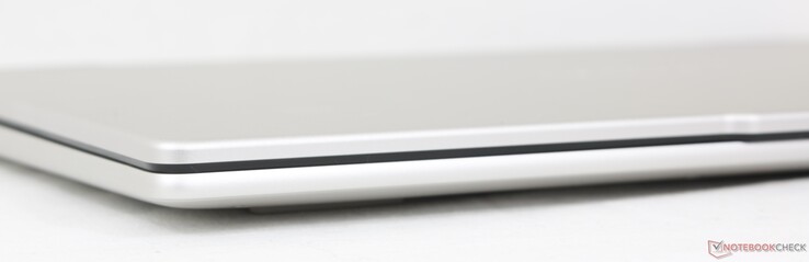 Frontal: Sin puertos